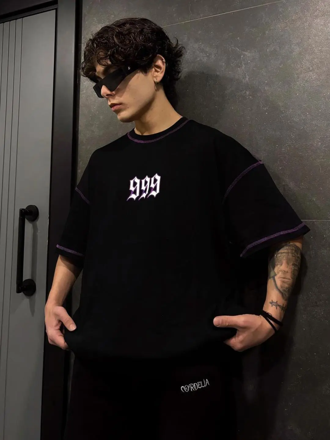 Essential Oversized Tee — Shopify product page with Figur try-on button